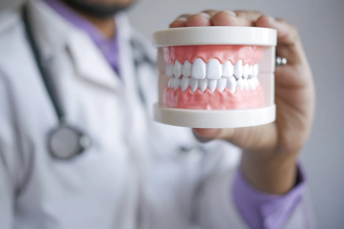 Como é uma prótese dentária em Eunápolis e como ela funciona?