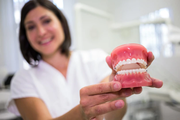 Como as próteses dentárias podem ajudar a recuperar a autoestima em Eunápolis?