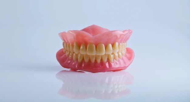 Como as próteses dentárias podem melhorar a qualidade de vida dos pacientes em Eunápolis?