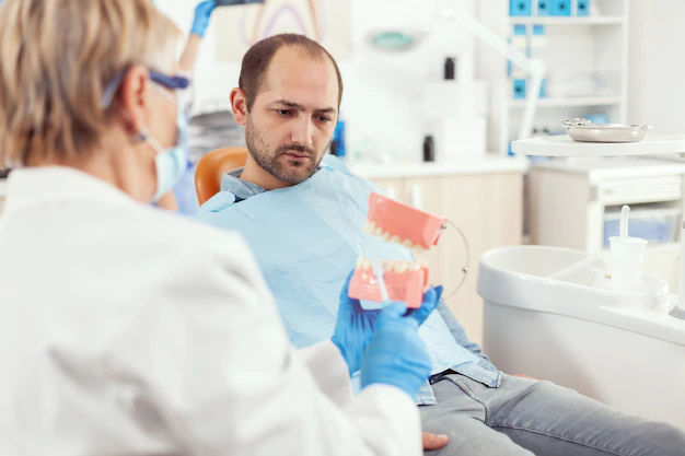 Por que escolher implantes dentários?