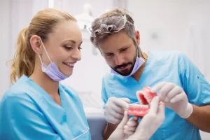 Quais as vantagens dos implantes dentários de Eunápolis?