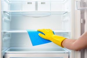 Como limpar sua geladeira de cima a baixo